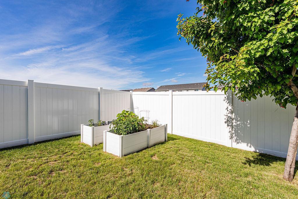 Moorhead, Minnesota 56560, United States, 3 Bedrooms Bedrooms, ,2 BathroomsBathrooms,Residential,Pending,54583