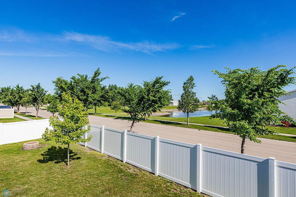 Moorhead, Minnesota 56560, United States, 3 Bedrooms Bedrooms, ,2 BathroomsBathrooms,Residential,Pending,54583