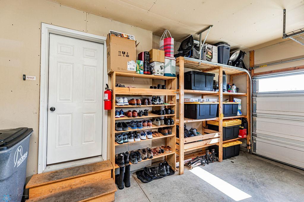 Moorhead, Minnesota 56560, United States, 3 Bedrooms Bedrooms, ,2 BathroomsBathrooms,Residential,Pending,54583