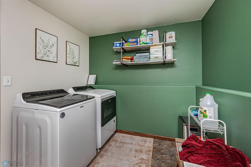 Moorhead, Minnesota 56560, United States, 3 Bedrooms Bedrooms, ,2 BathroomsBathrooms,Residential,Pending,54583