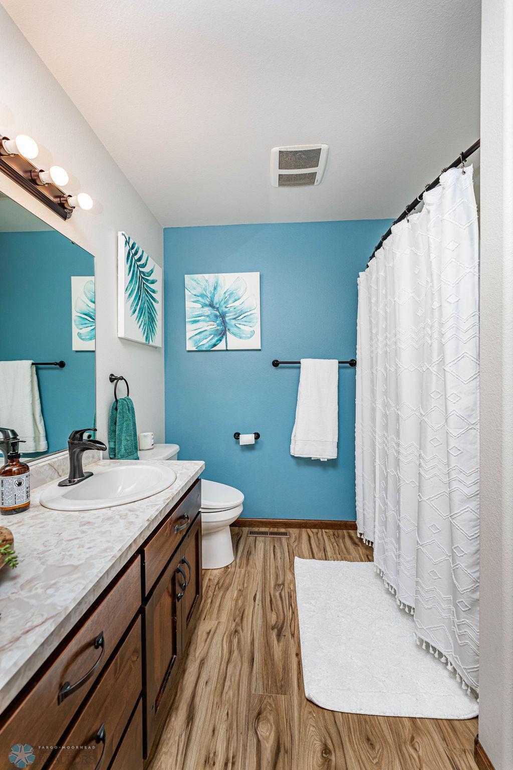 Moorhead, Minnesota 56560, United States, 3 Bedrooms Bedrooms, ,2 BathroomsBathrooms,Residential,Pending,54583