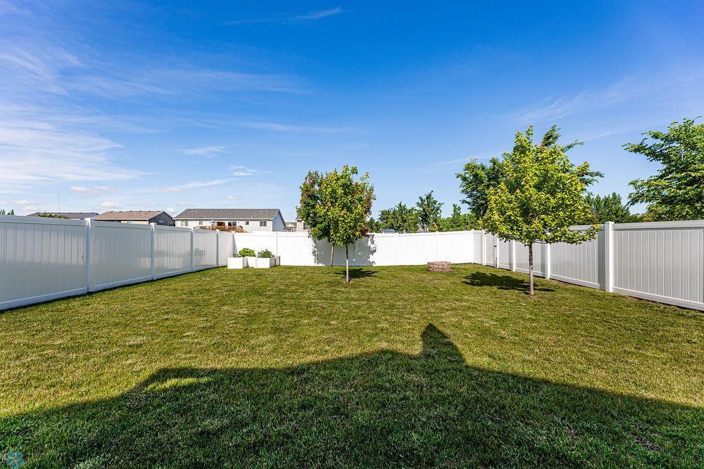 Moorhead, Minnesota 56560, United States, 3 Bedrooms Bedrooms, ,2 BathroomsBathrooms,Residential,Pending,54583