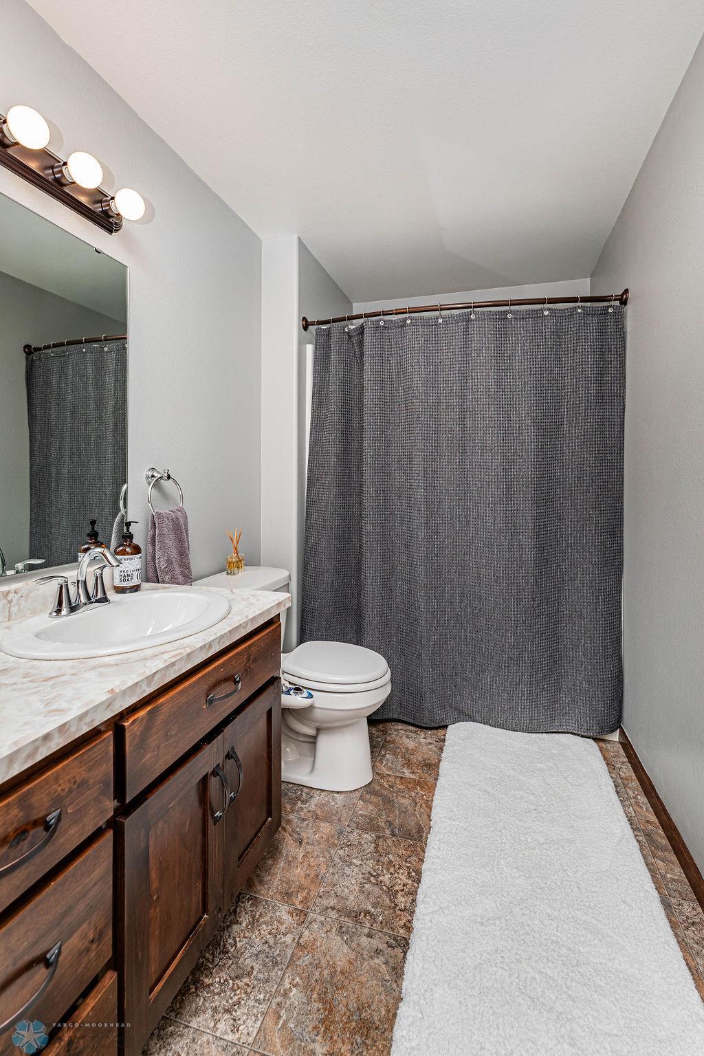 Moorhead, Minnesota 56560, United States, 3 Bedrooms Bedrooms, ,2 BathroomsBathrooms,Residential,Pending,54583