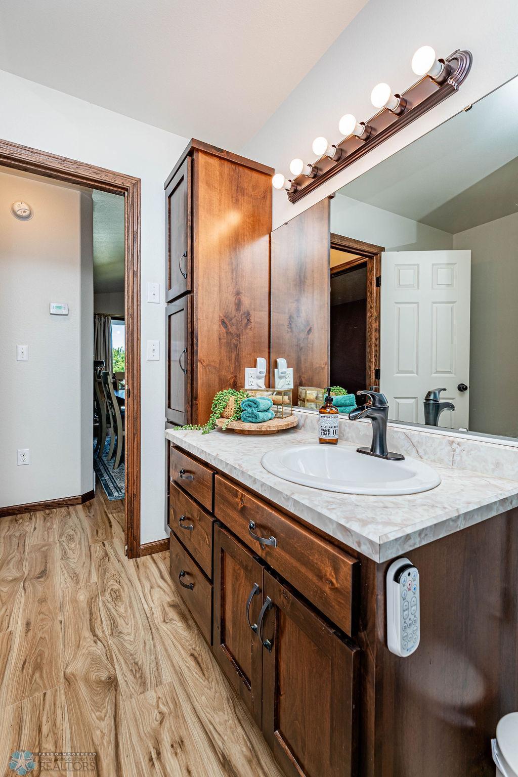 Moorhead, Minnesota 56560, United States, 3 Bedrooms Bedrooms, ,2 BathroomsBathrooms,Residential,Pending,54583