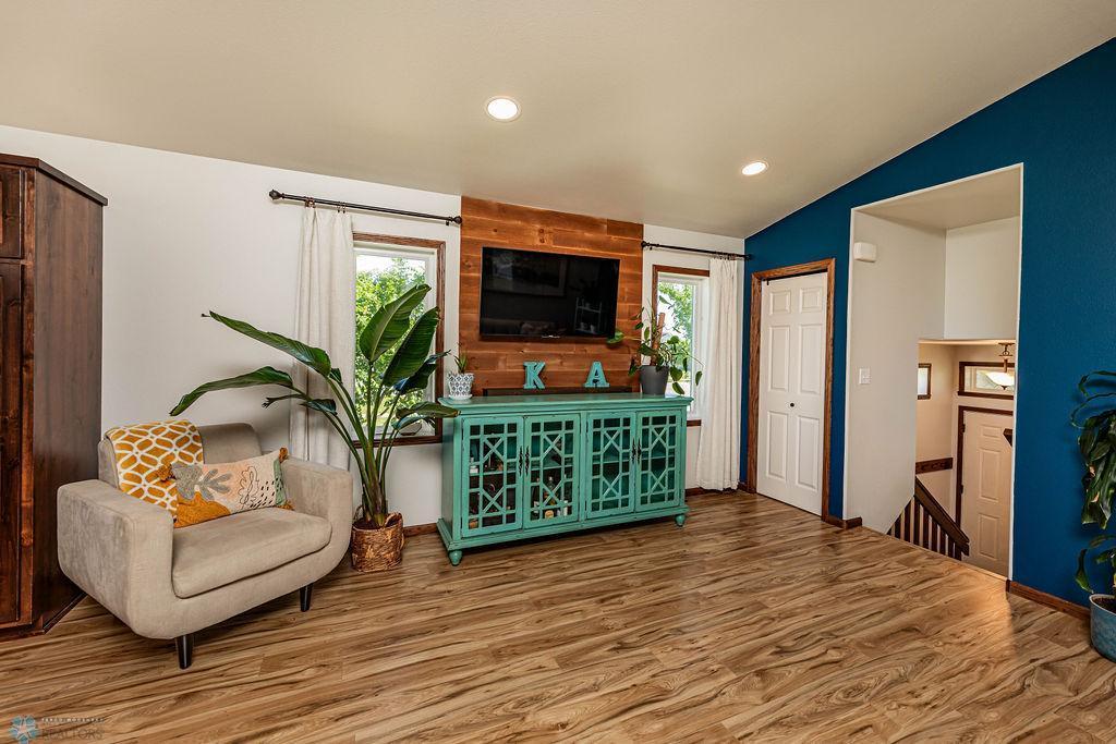 Moorhead, Minnesota 56560, United States, 3 Bedrooms Bedrooms, ,2 BathroomsBathrooms,Residential,Pending,54583