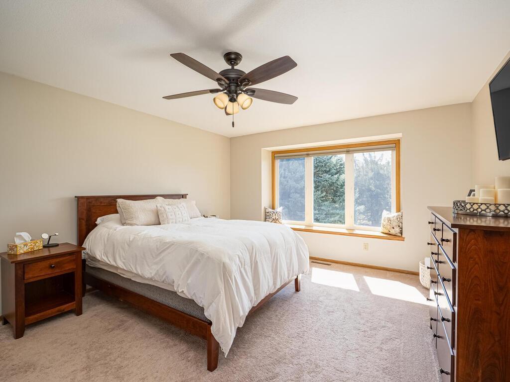 2265 Thrushwood Circle, Victoria, Minnesota image 16