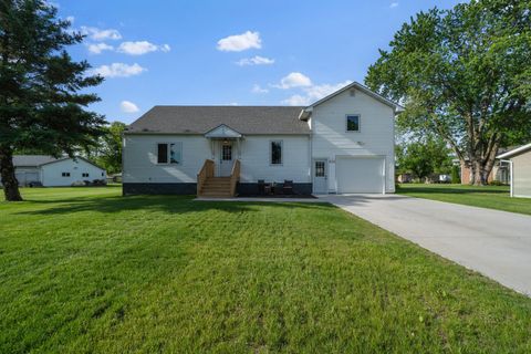 Homes For Sale - 410 2nd Street<br/> Melrose, MN 56352
