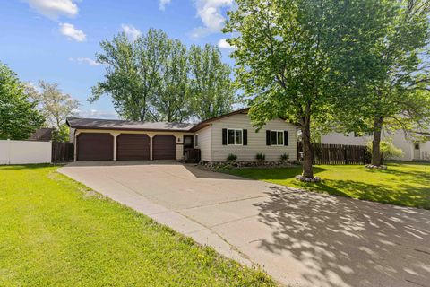Homes For Sale - 2954 Heatherwood Circle<br/> Moorhead, MN 56560