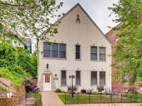Condo For Sale - 2412 Harriet Avenue<br/> Minneapolis, MN 55405