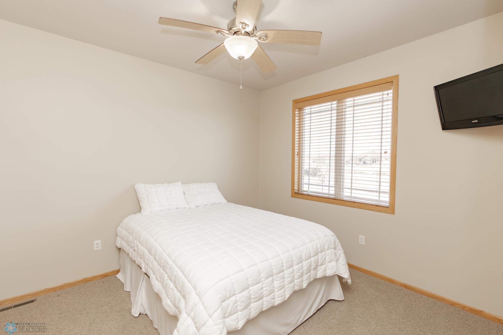 4833 Woodhaven Drive, Fargo, North Dakota image 28
