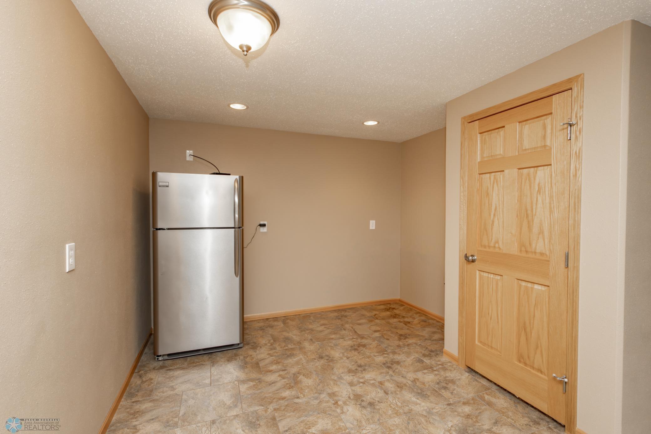 4833 Woodhaven Drive, Fargo, North Dakota image 38