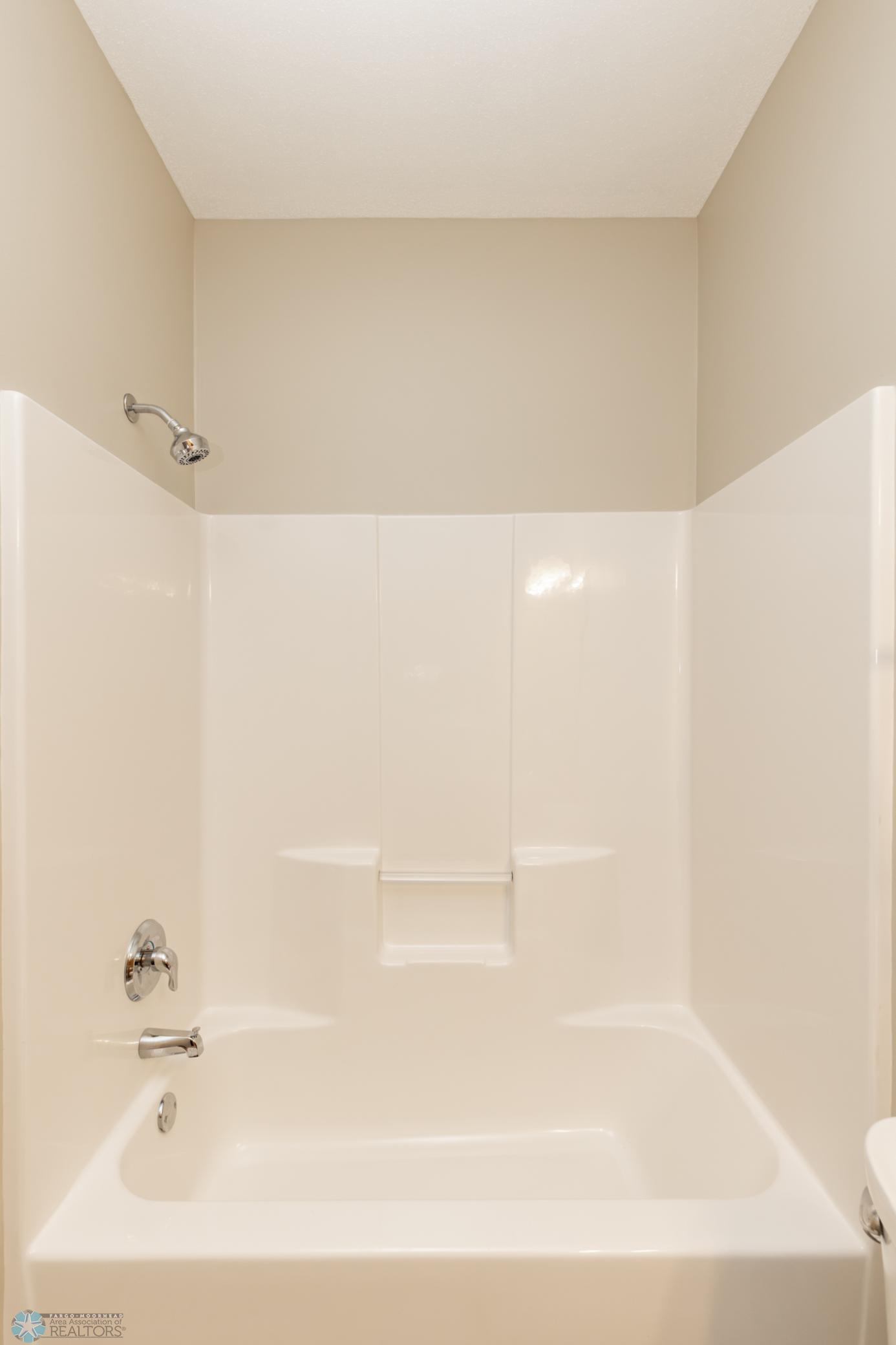 4833 Woodhaven Drive, Fargo, North Dakota image 36