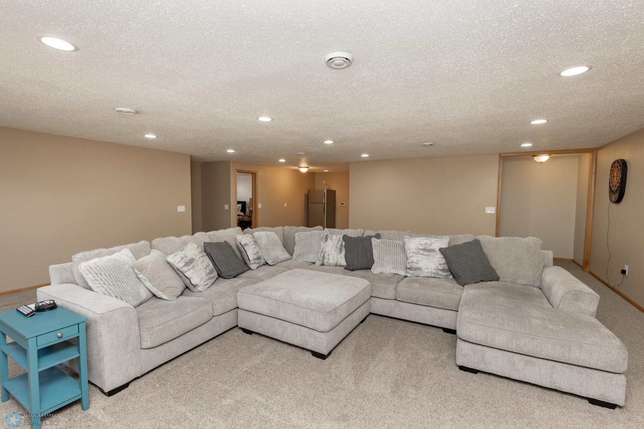 4833 Woodhaven Drive, Fargo, North Dakota image 37