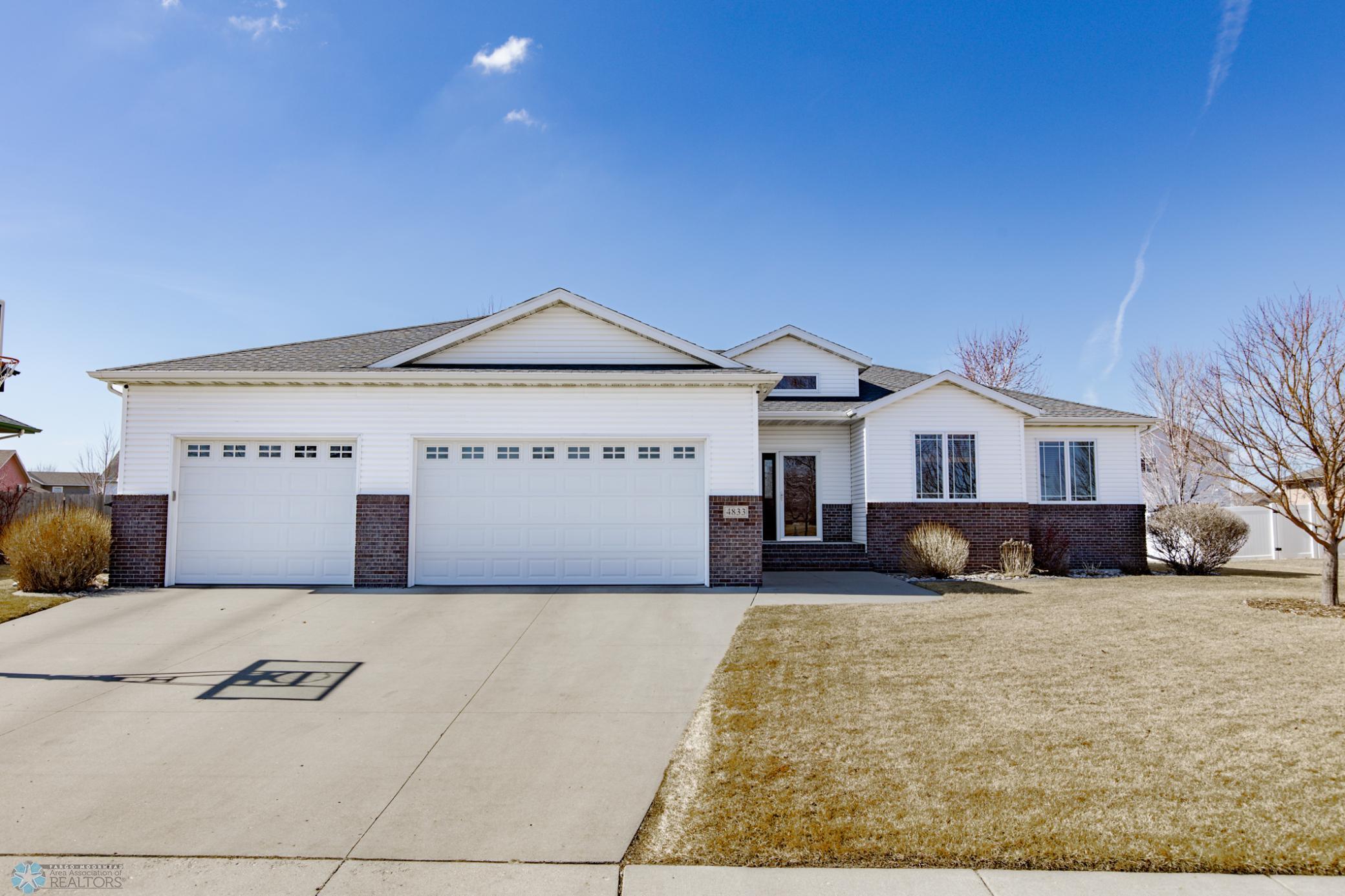 4833 Woodhaven Drive, Fargo, North Dakota image 1