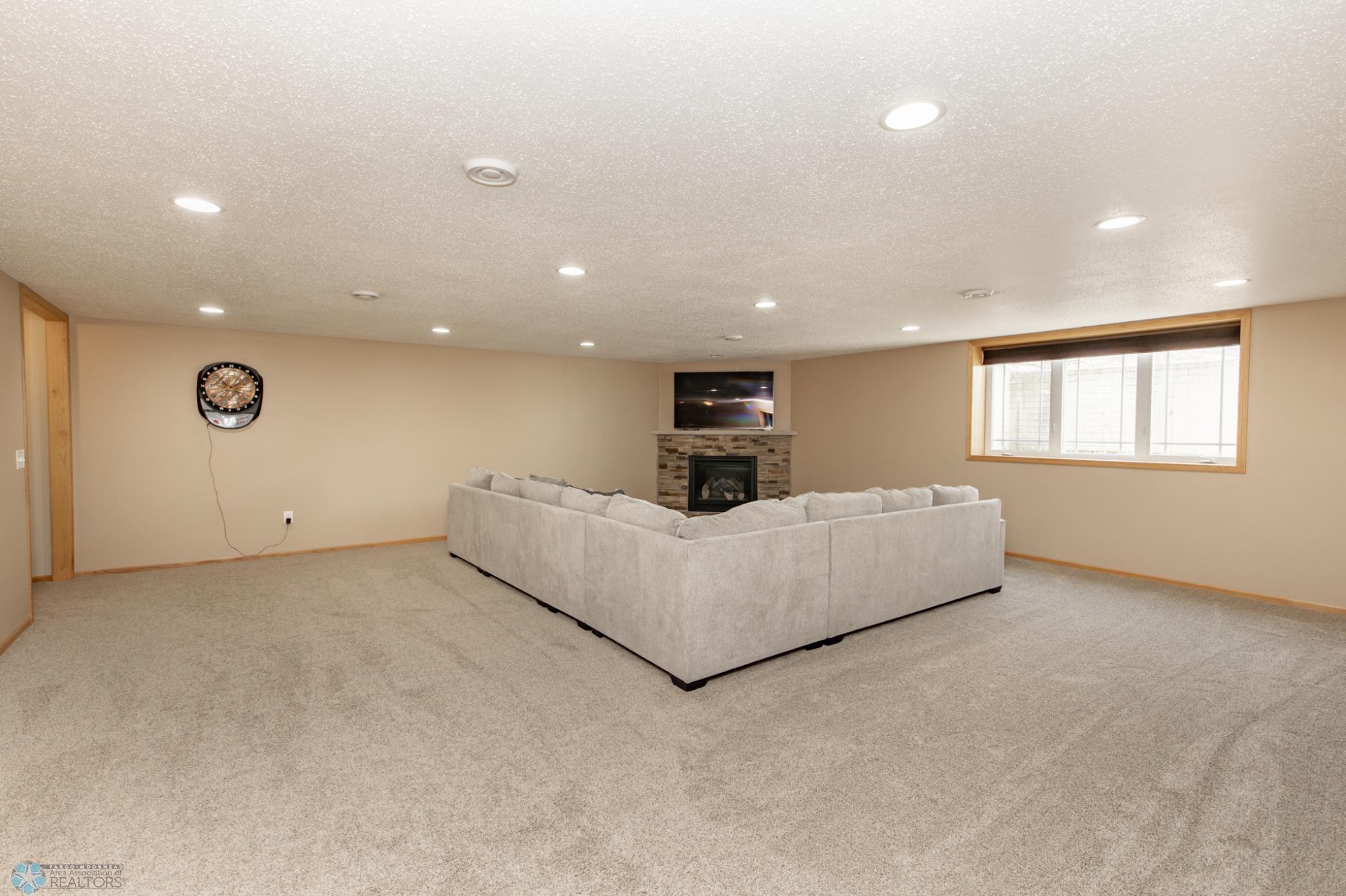 4833 Woodhaven Drive, Fargo, North Dakota image 42