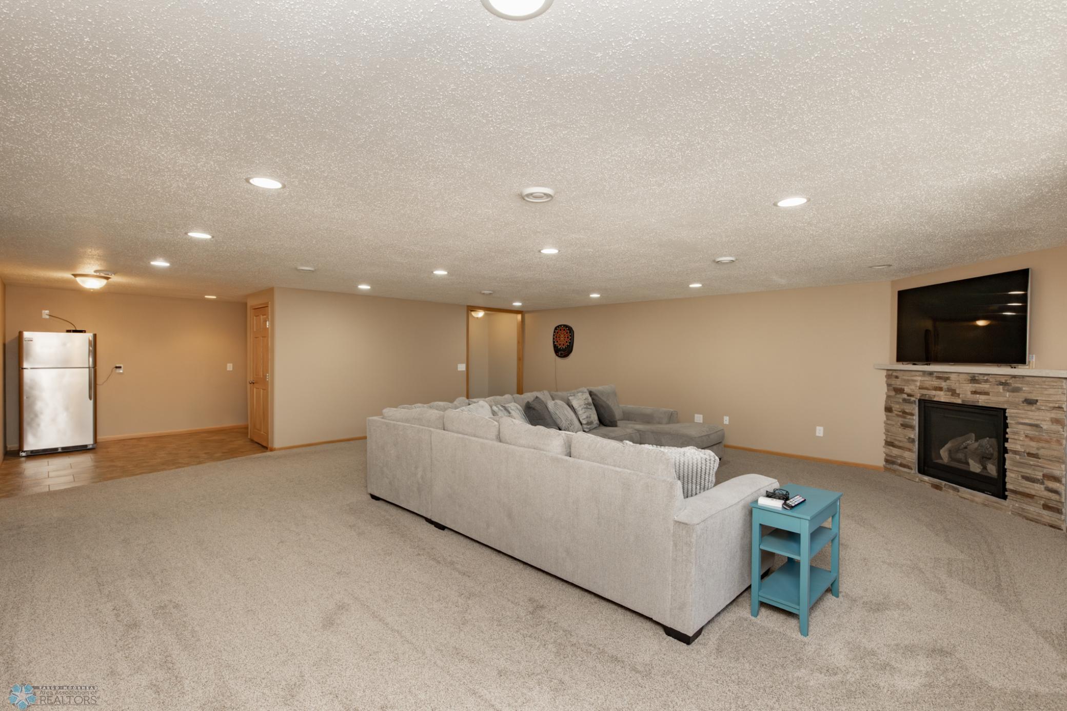 4833 Woodhaven Drive, Fargo, North Dakota image 35
