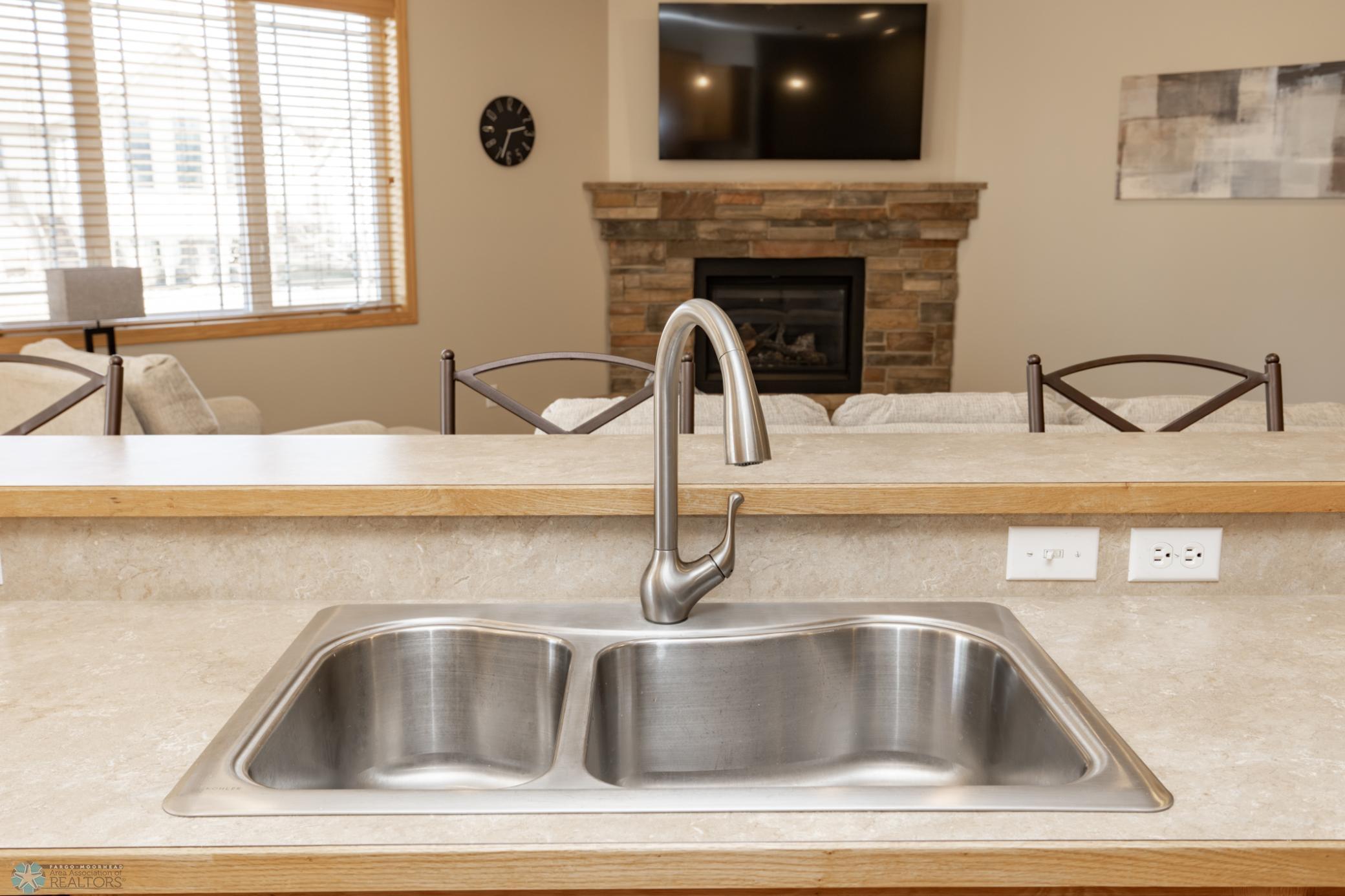 4833 Woodhaven Drive, Fargo, North Dakota image 16
