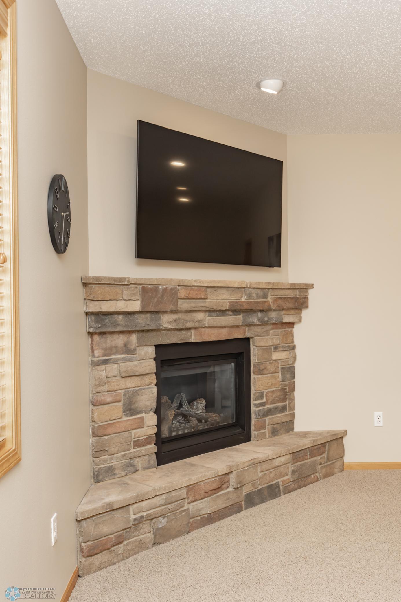 4833 Woodhaven Drive, Fargo, North Dakota image 8