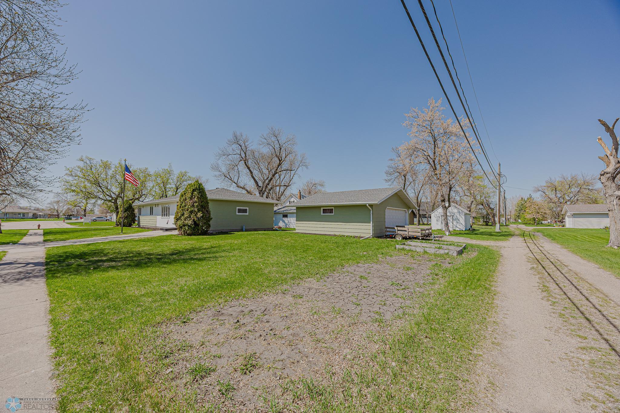 122 3rd Avenue, Hillsboro, North Dakota image 48