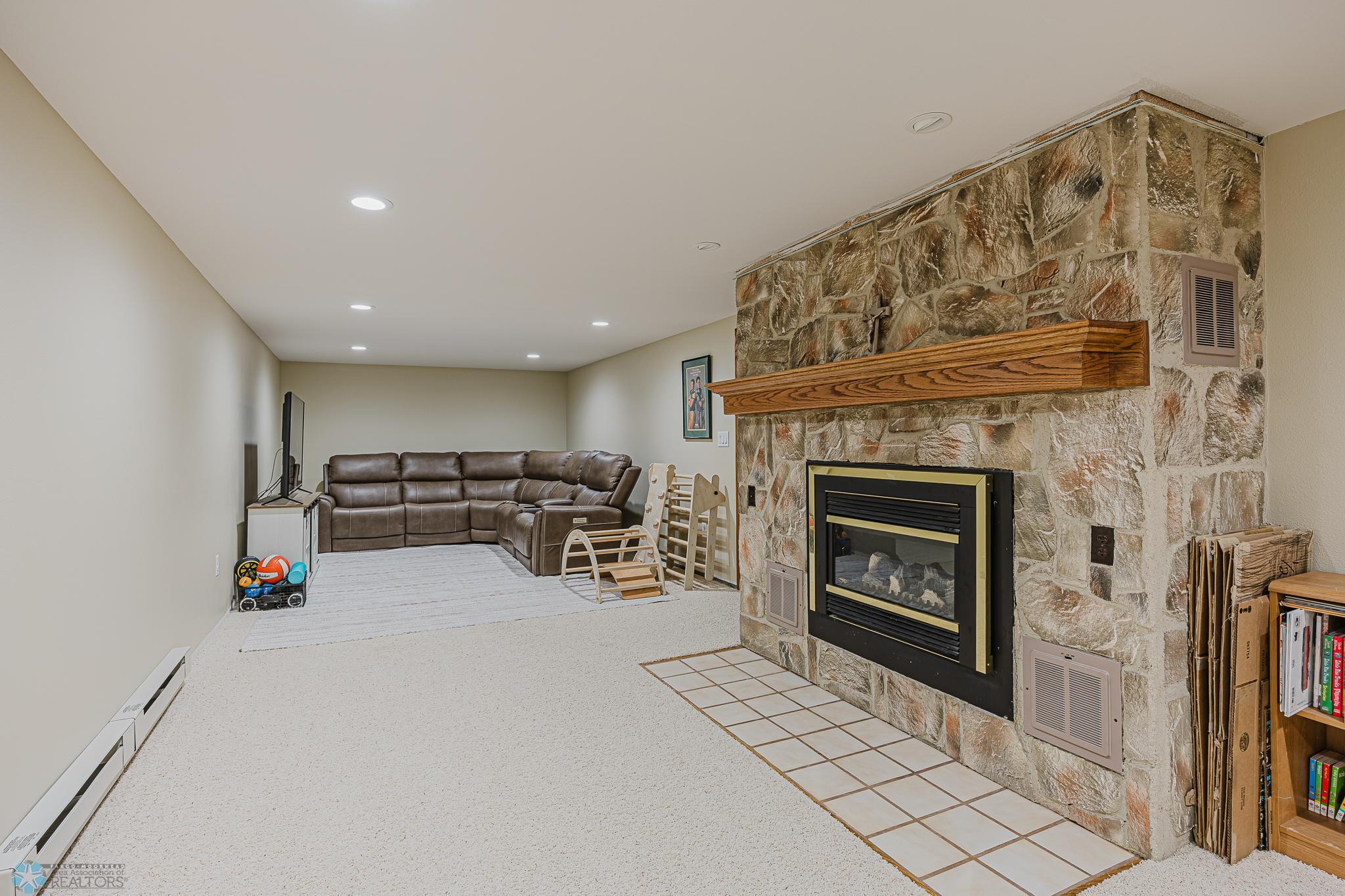 122 3rd Avenue, Hillsboro, North Dakota image 27