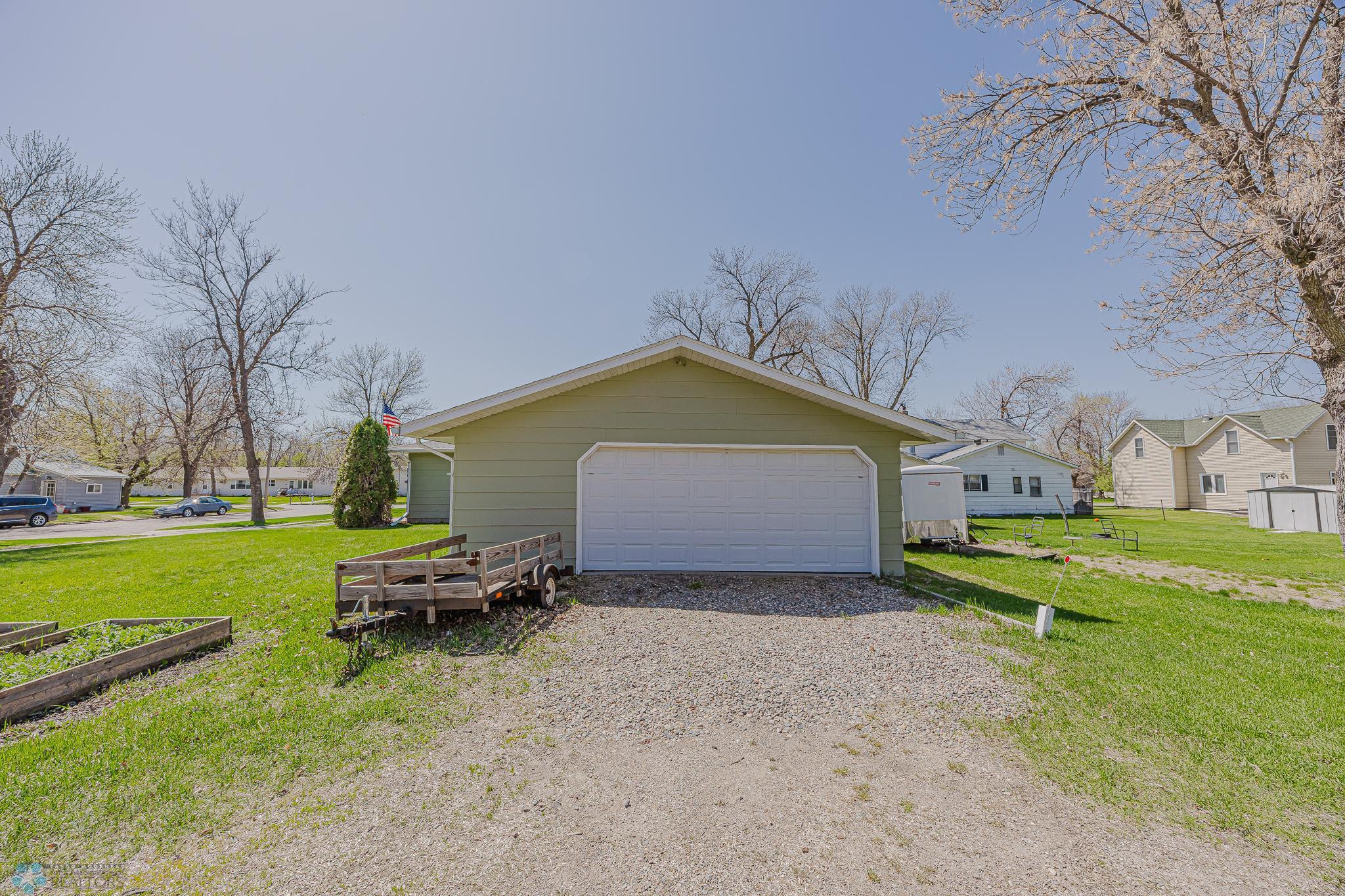 122 3rd Avenue, Hillsboro, North Dakota image 50