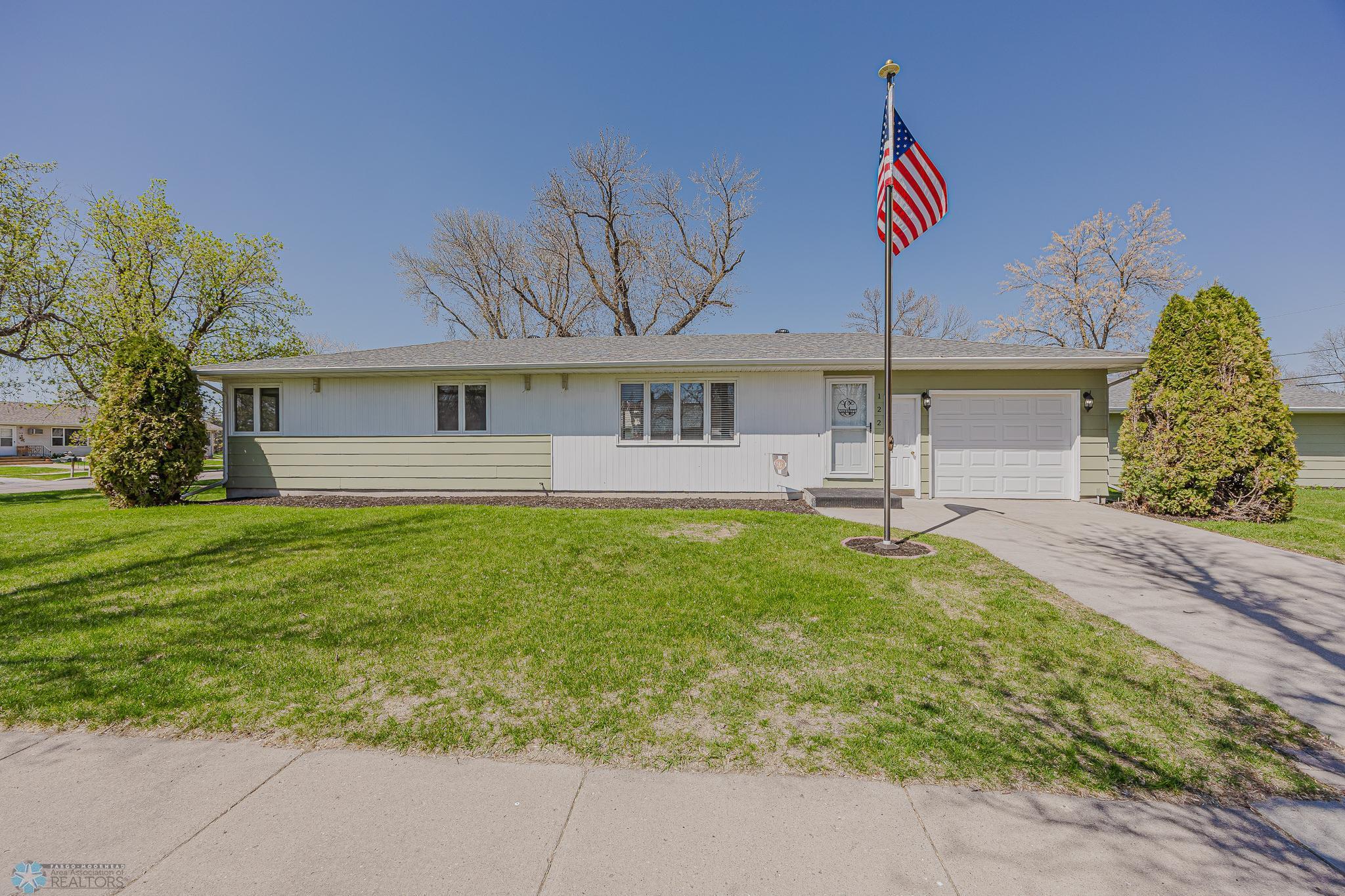 122 3rd Avenue, Hillsboro, North Dakota image 1