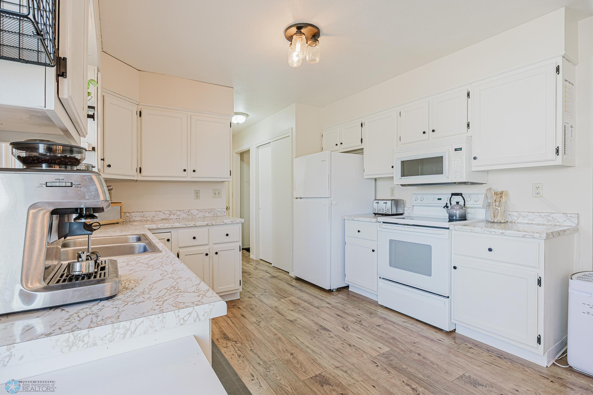 122 3rd Avenue, Hillsboro, North Dakota image 13