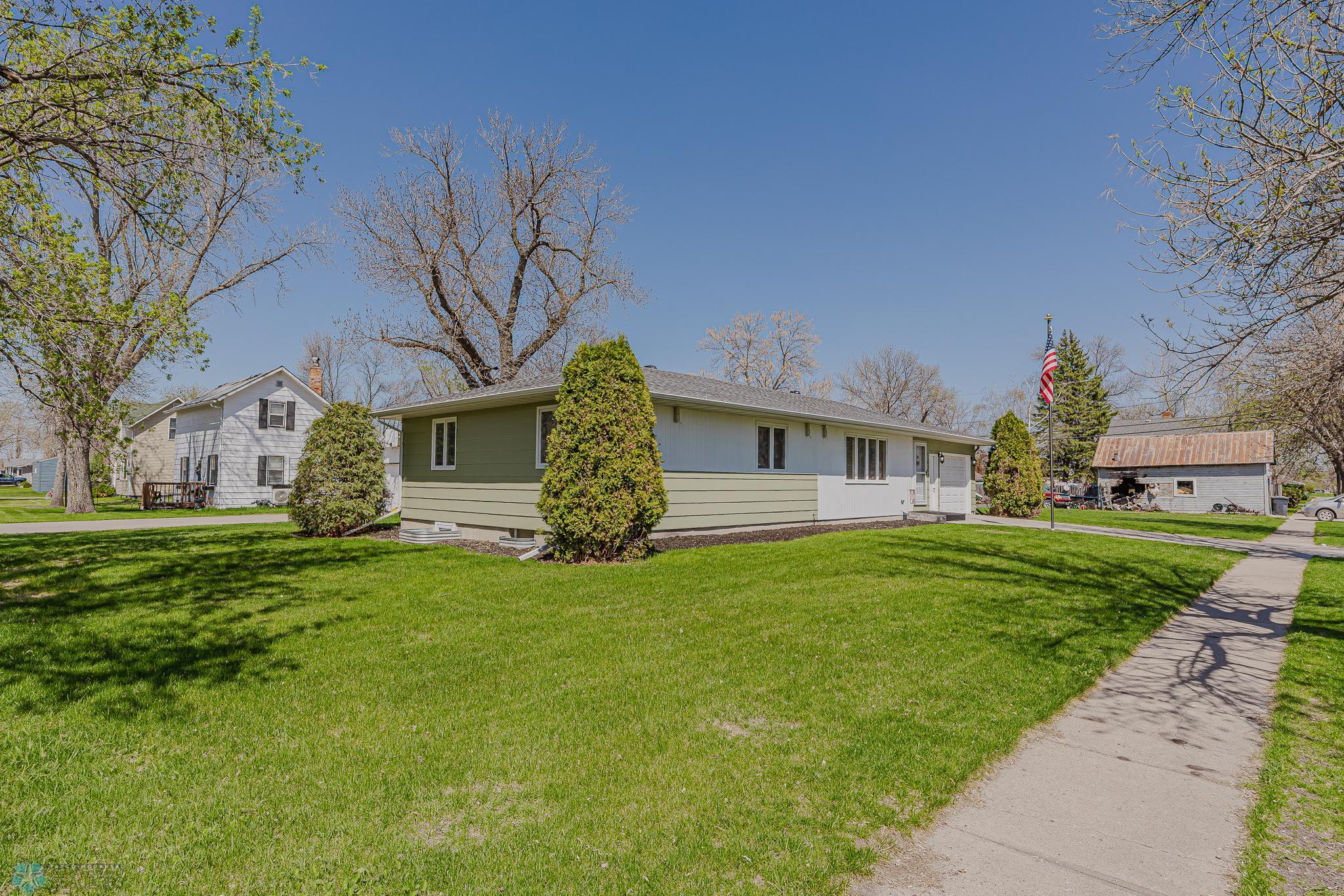 122 3rd Avenue, Hillsboro, North Dakota image 2