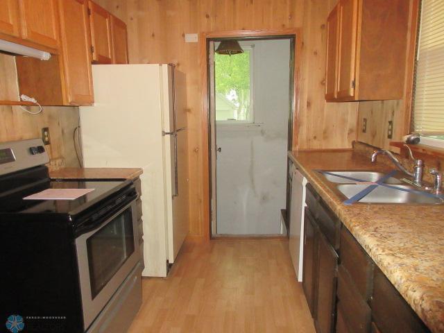 Fargo, North Dakota 58103, United States, 3 Bedrooms Bedrooms, ,1 BathroomBathrooms,Residential,Pending,37500