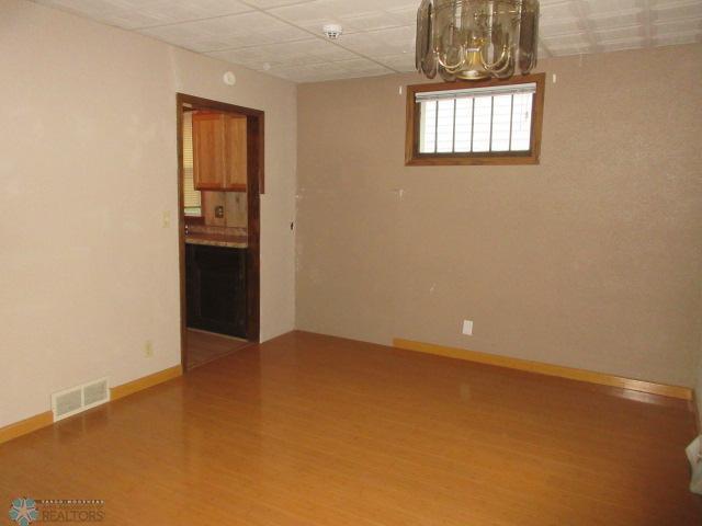 Fargo, North Dakota 58103, United States, 3 Bedrooms Bedrooms, ,1 BathroomBathrooms,Residential,Pending,37500