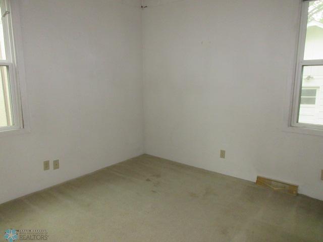 Fargo, North Dakota 58103, United States, 3 Bedrooms Bedrooms, ,1 BathroomBathrooms,Residential,Pending,37500