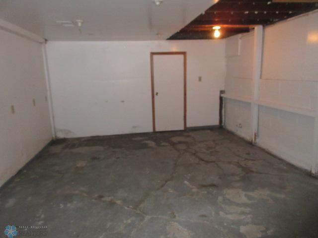 Fargo, North Dakota 58103, United States, 3 Bedrooms Bedrooms, ,1 BathroomBathrooms,Residential,Pending,37500