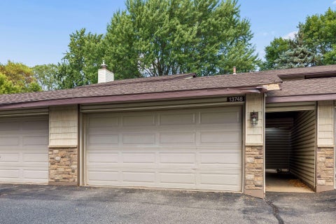 Townhouse For Sale - 13748 Heather Hills Drive<br/> Burnsville, MN 55337
