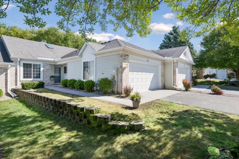 Townhouse For Sale - 10811 Lexington Drive<br/> Hennepin County, Eden Prairie, MN 55344