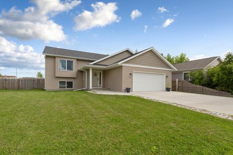 Homes For Sale - 310 Autumn Hills Place<br/> Owatonna, MN 55060