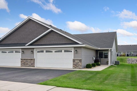 Townhouse For Sale - 323 Geneva Lane<br/> Maple Lake, MN 55358