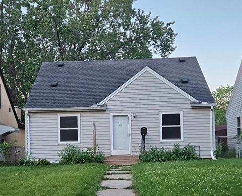 Homes For Sale - 5825 45th Avenue<br/> Minneapolis, MN 55417