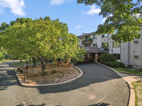 Condo For Sale - 1304 W Medicine Lake Drive<br/> Hennepin County, Plymouth, MN 55441