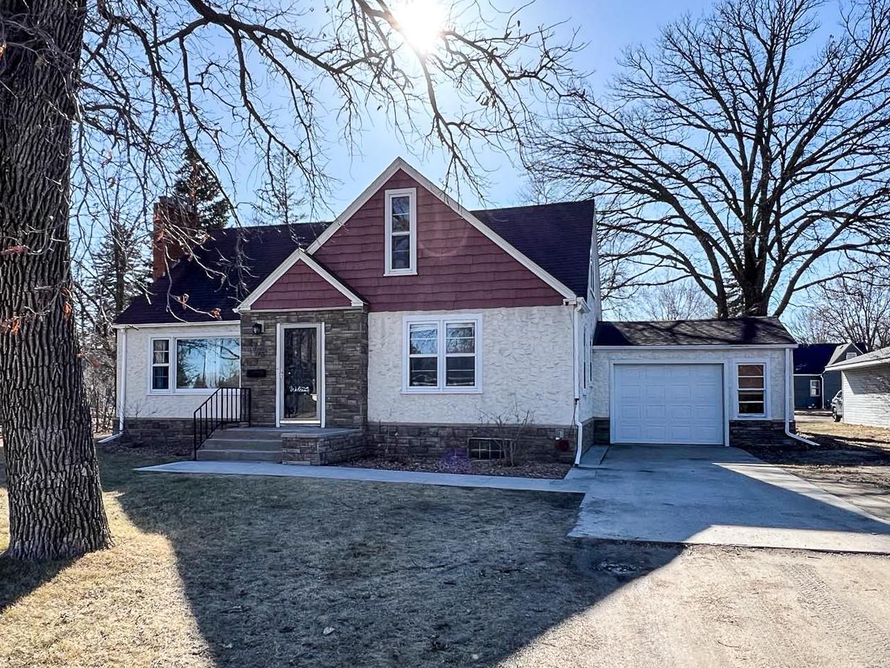 305 Kneale Avenue, Thief River Falls, Minnesota image 1