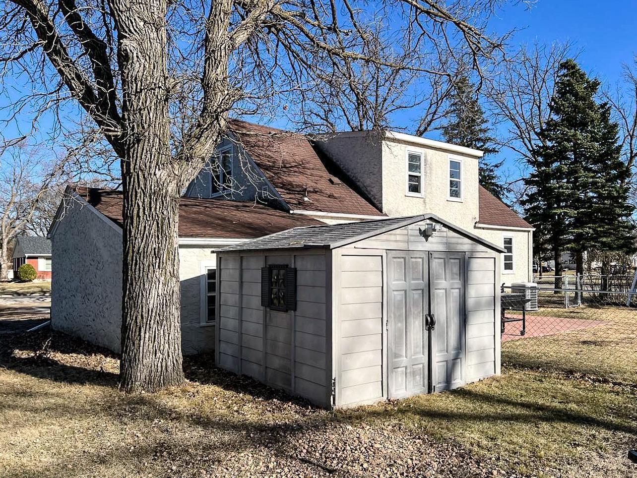 305 Kneale Avenue, Thief River Falls, Minnesota image 4