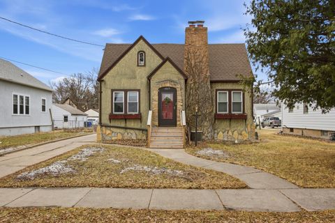 Homes For Sale - 1025 14th Street<br/> Fargo, ND 58102