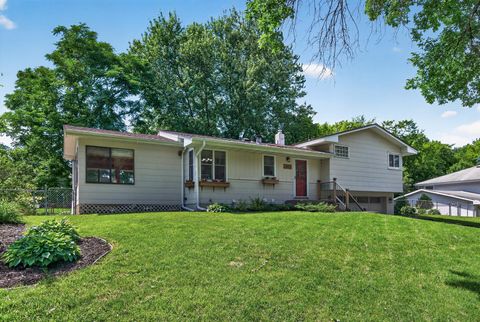 Homes For Sale - 5302 Holiday Road<br/> Minnetonka, MN 55345