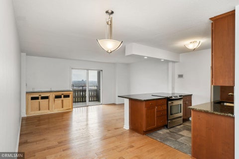 Condo For Sale - 410 Groveland Avenue<br/> Minneapolis, MN 55403