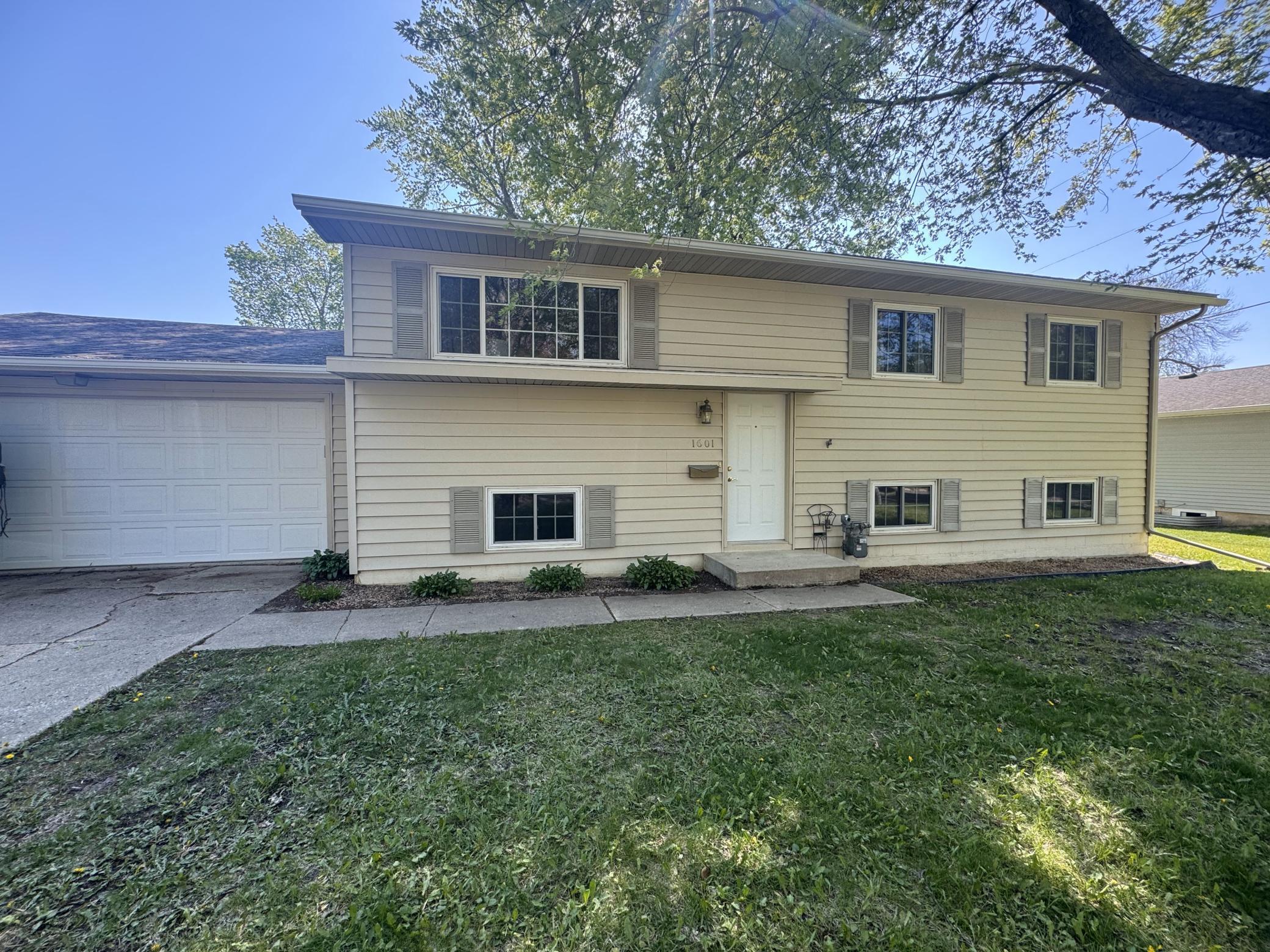 1601 8th Avenue, Owatonna, Minnesota image 2