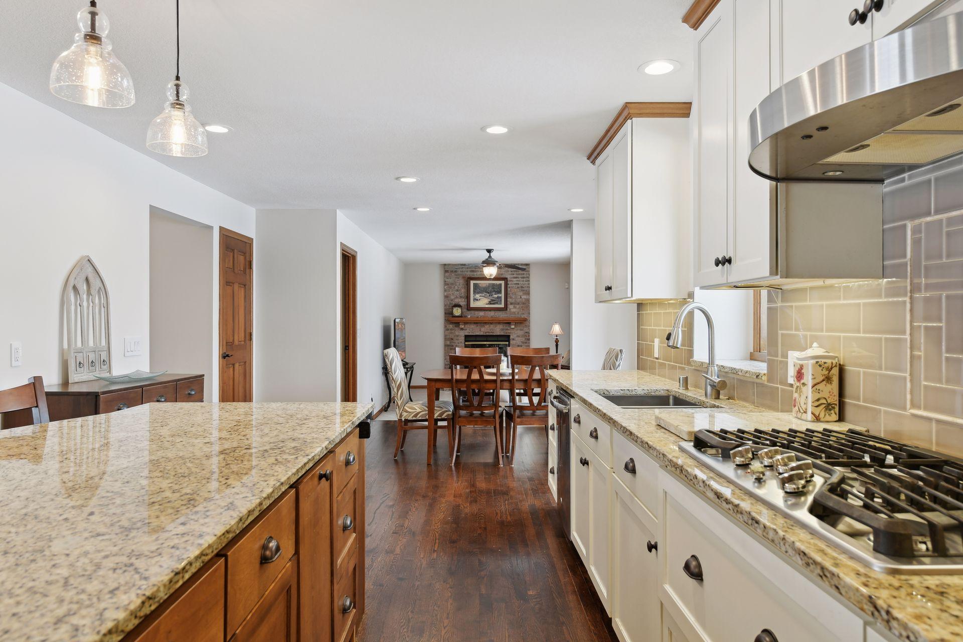 628 Hackmore Drive, Eagan, Minnesota image 7