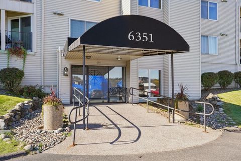 Condo For Sale - 6351 Saint Croix Trail<br/> Stillwater, MN 55082