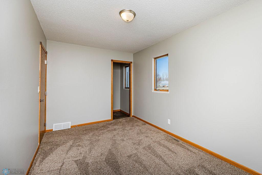 2717 88th Avenue, Fargo, North Dakota image 25