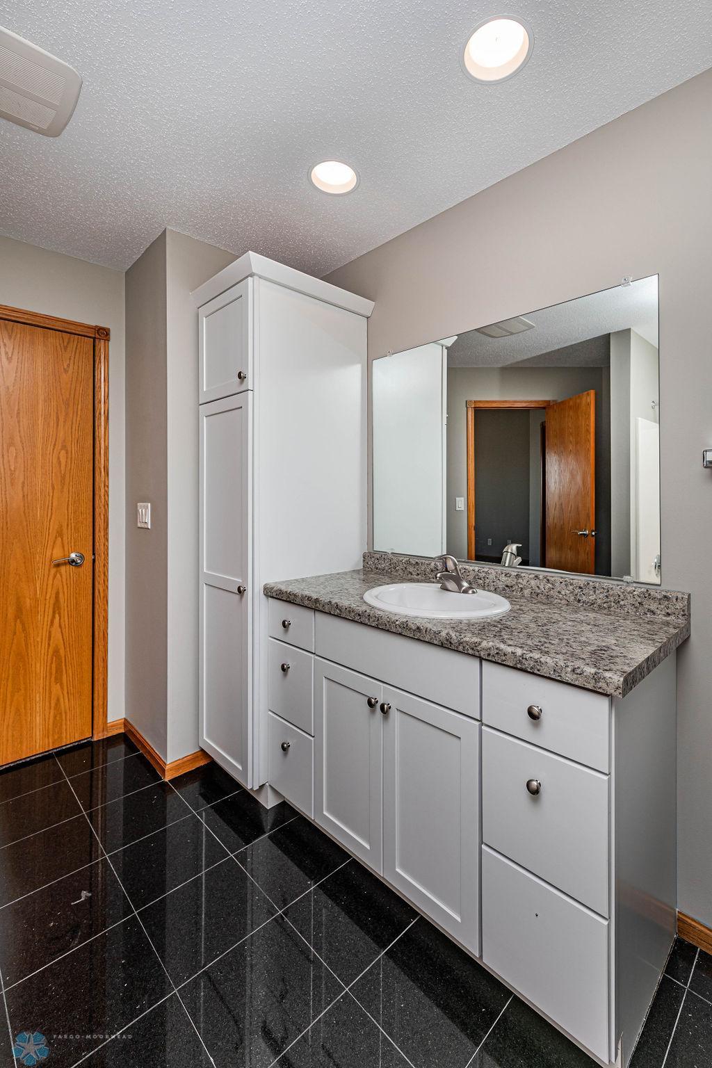 2717 88th Avenue, Fargo, North Dakota image 43