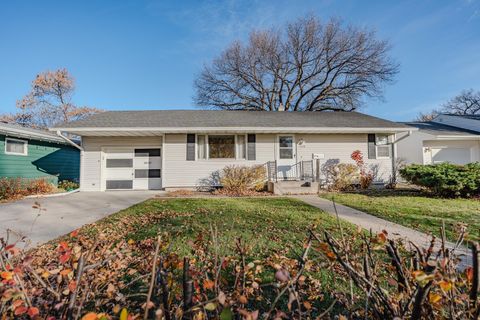 Homes For Sale - 1718 15th Street<br/> Fargo, ND 58103