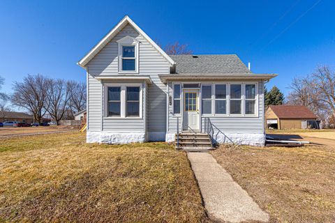 Homes For Sale - 204 Central Avenue<br/> Blue Earth County, Mapleton, MN 56065